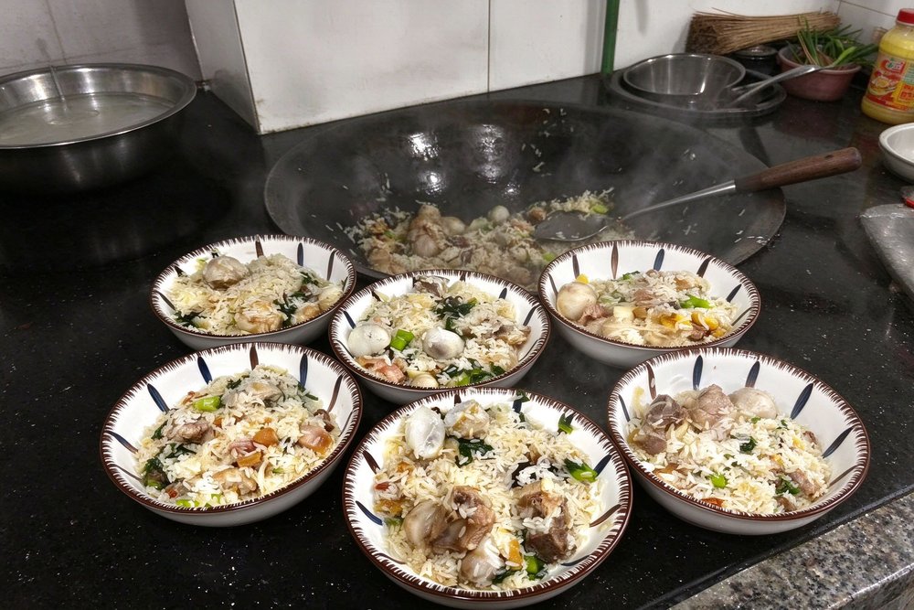 柴火土灶家常晚餐：仙居咸酸饭现做，热气腾腾、分量实在