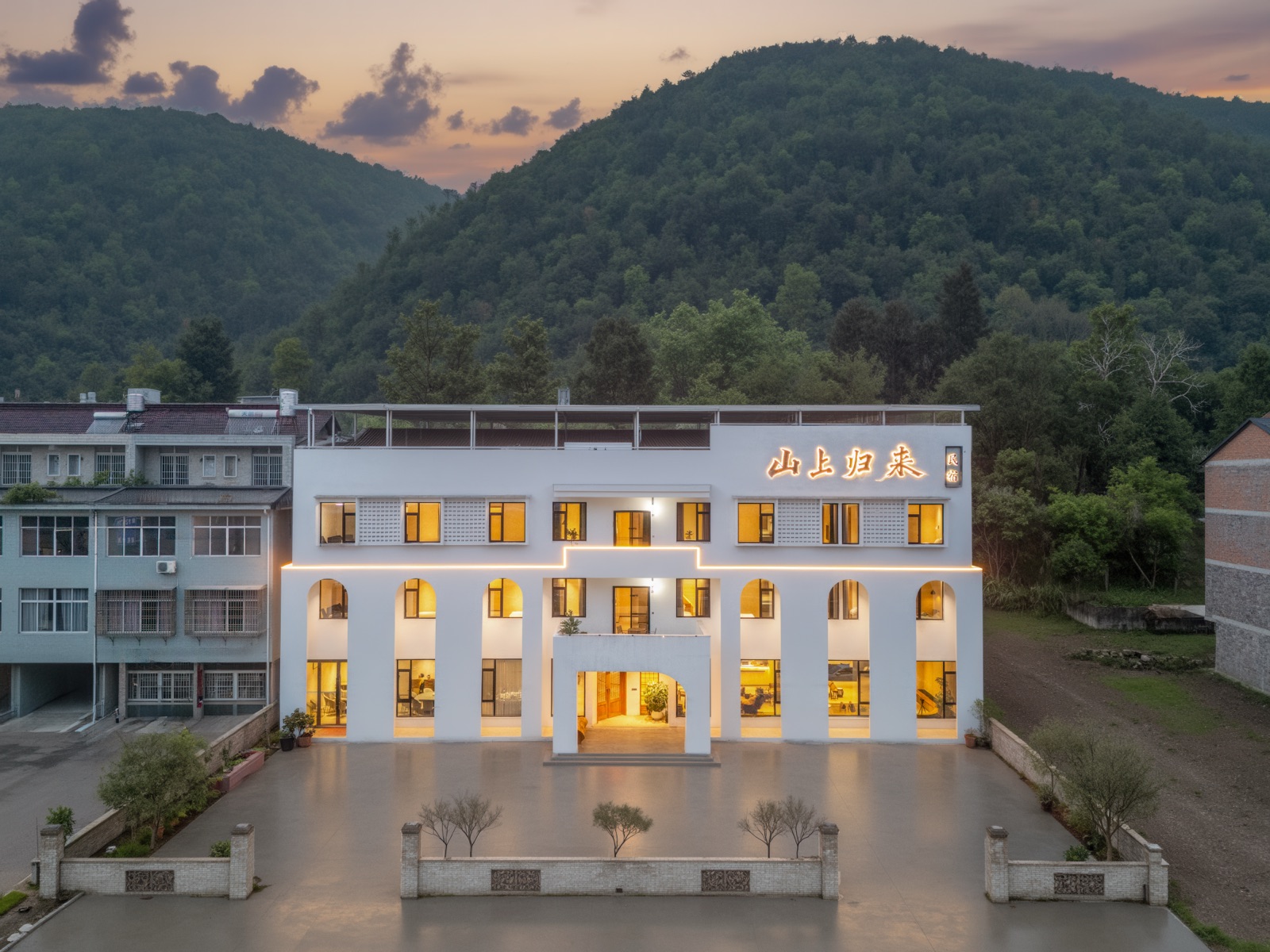 山上归来外观全景